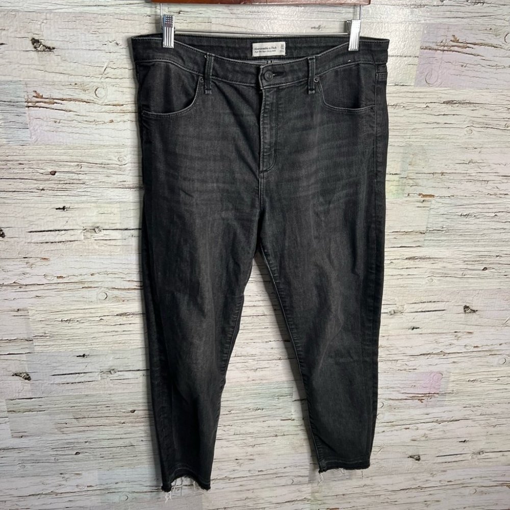 Abercrombie & Fitch The Super Skinny Ankle high-rise with distressed hems 32